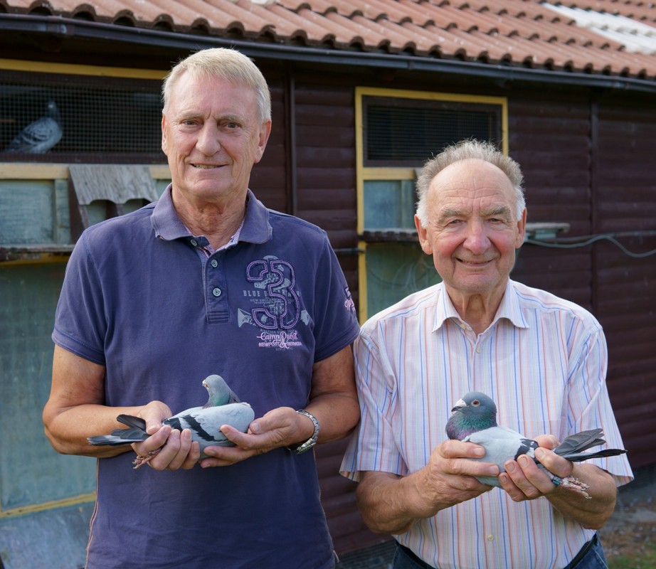 Guido Dienstbach und Konrad Meier mit ihren Brieftauben